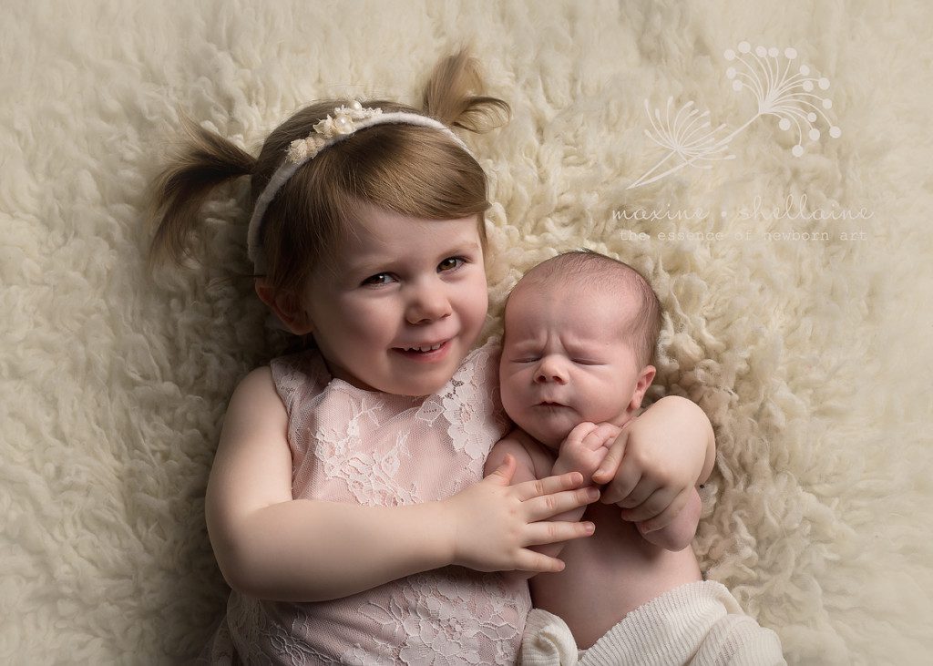 alt=Sibling newborn portraits, alt=family newborn portraits
