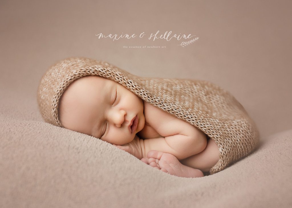 alt=sleeping baby curled on beige blanket, alt=Neutral themed newborn photography session in Edmonton, alt=Edmonton newborn studio, alt=Maxine and Shellaine,