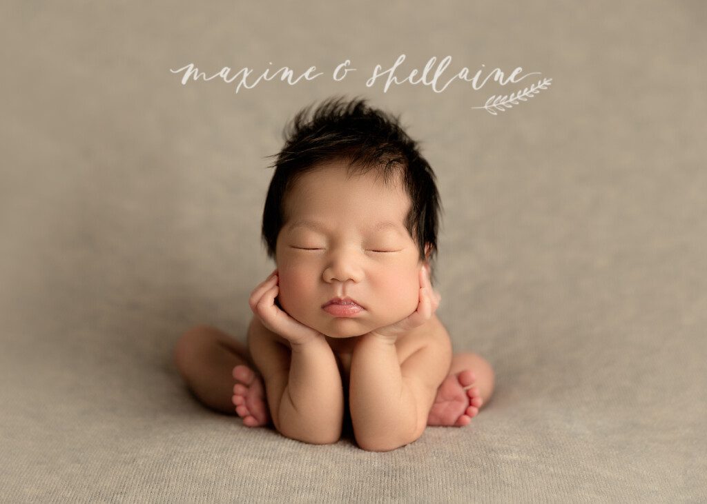 alt=posed newborn photography, alt=baby photographer, alt=froggy pose
