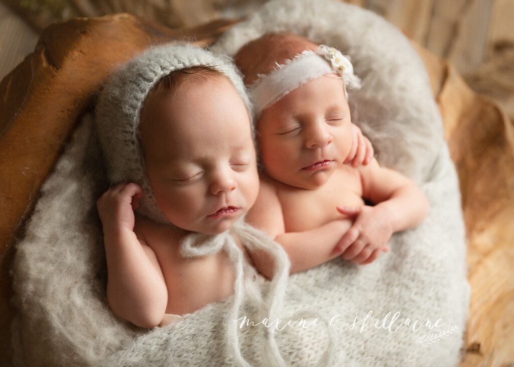 alt=twin newborn studio Edmonton, alt=boy and girl newborn twins, alt=newborn twins in wood bowl, alt=newborn twins heart shape
